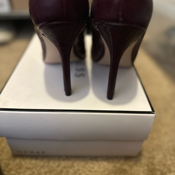 Guess Dark Purple Pumps Size: 7M - Picture 3 of 6
